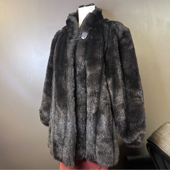 Vintage DonnyBrook Faux Fur Coat - Picture 3 of 8
